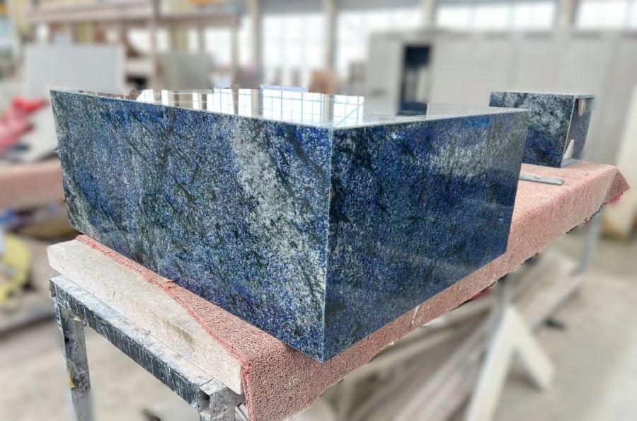 Rétthyrningur Fantasy Sapphire Marble Plinth